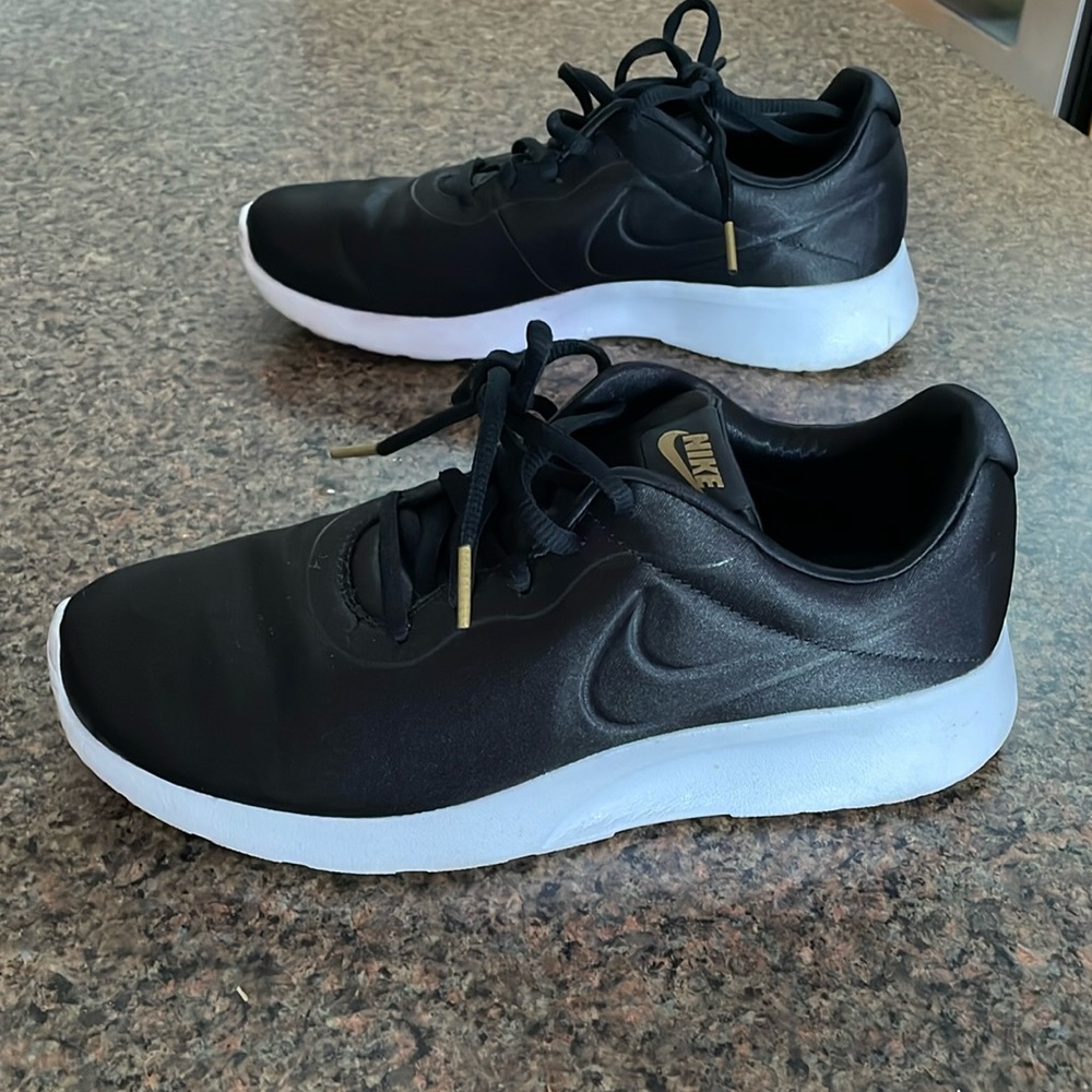 Satin Nike roche